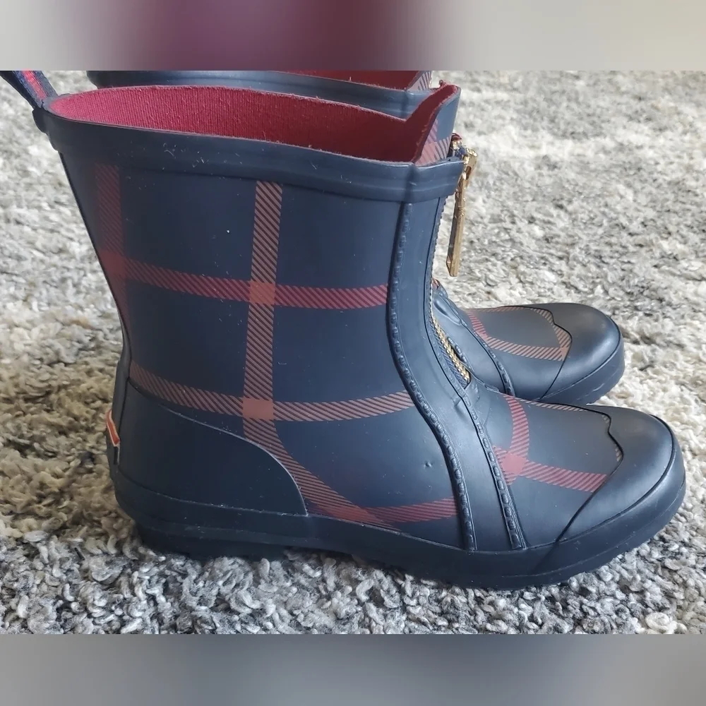 Tommy Hilfiger TWRYANN2 Rain Boots Green Blue Plaid Front Zip‎ Womens Size 9